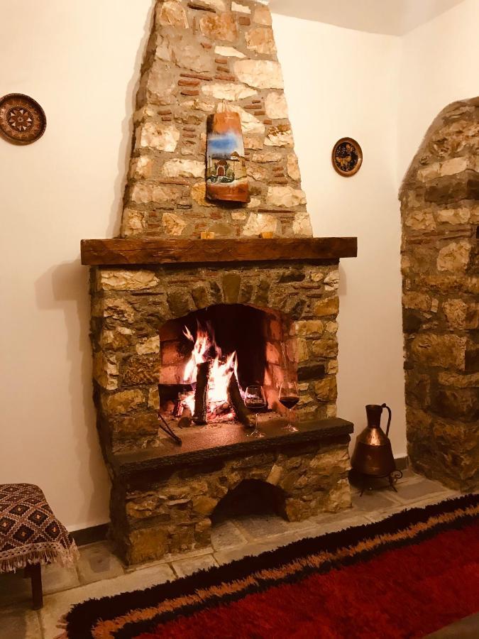 Kris Guesthouse Berat Exteriör bild