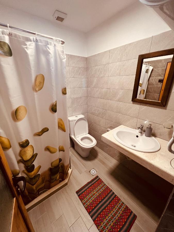 Kris Guesthouse Berat Exteriör bild