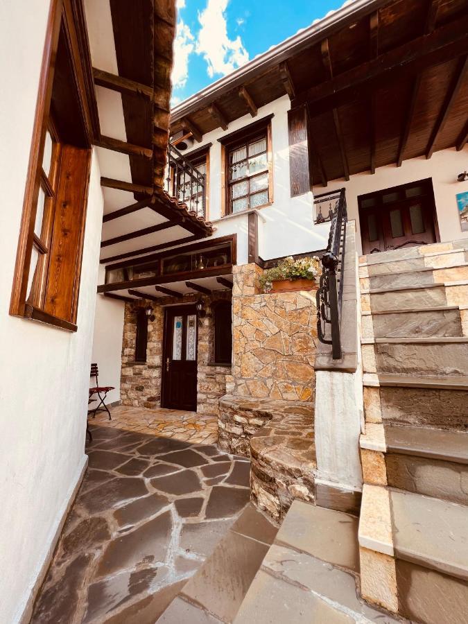 Kris Guesthouse Berat Exteriör bild