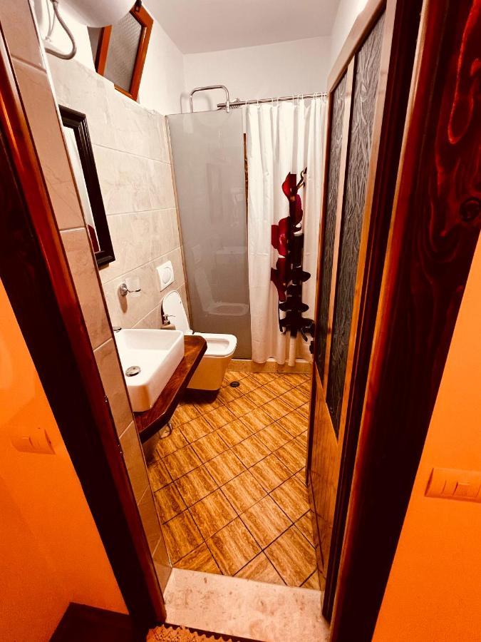 Kris Guesthouse Berat Exteriör bild