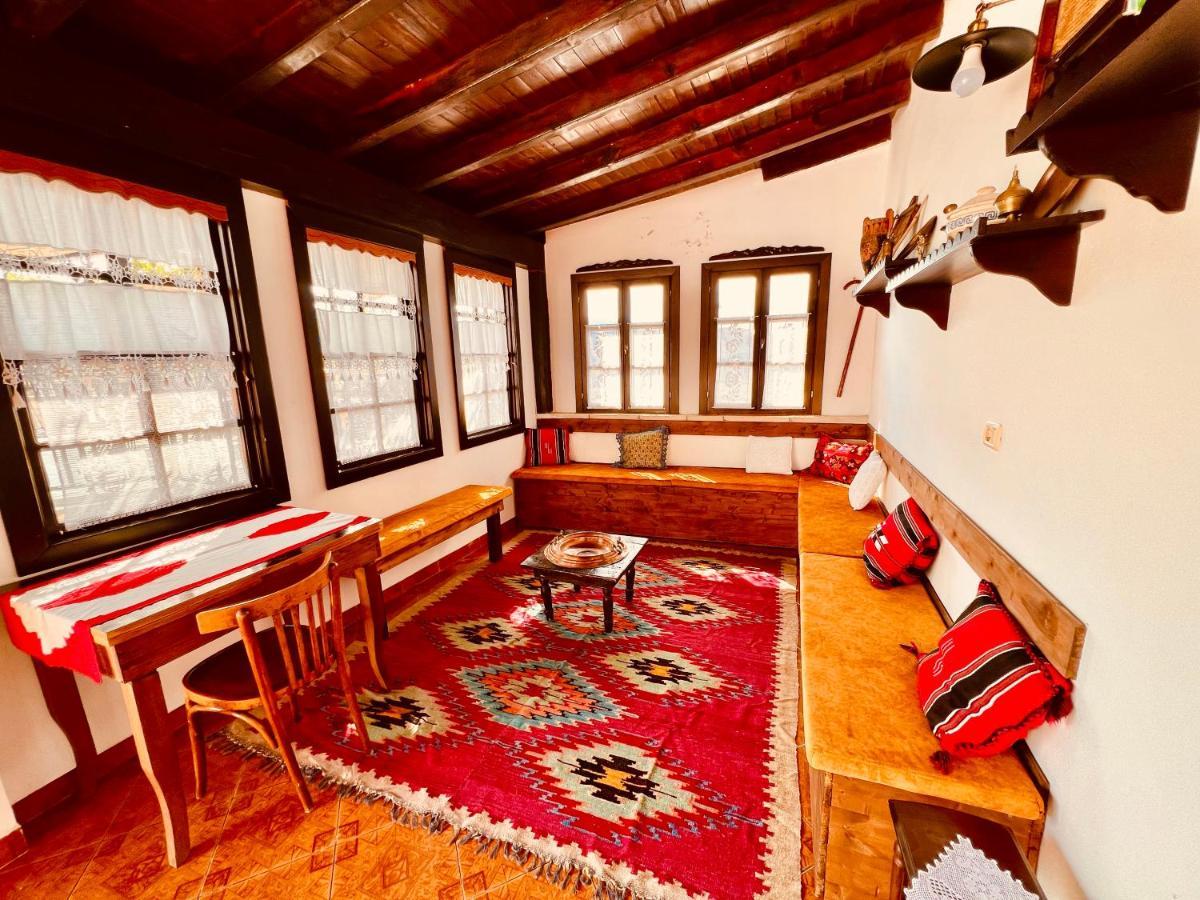 Kris Guesthouse Berat Exteriör bild
