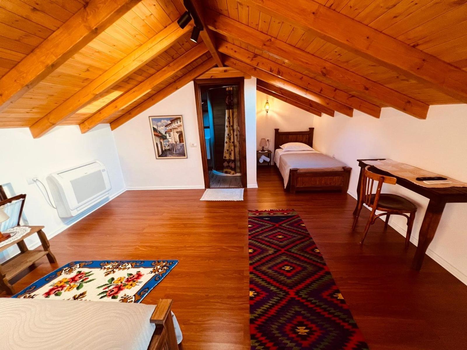 Kris Guesthouse Berat Exteriör bild