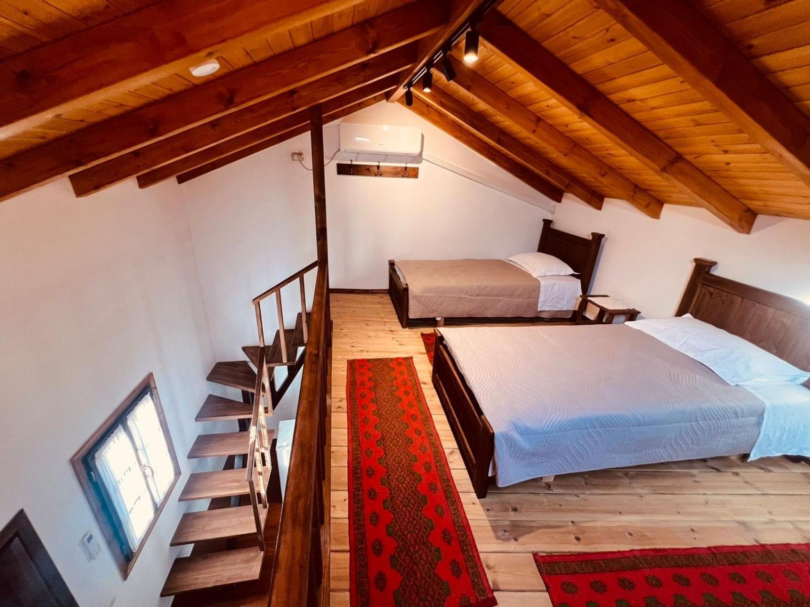 Kris Guesthouse Berat Exteriör bild