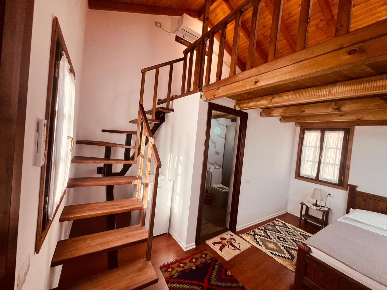 Kris Guesthouse Berat Exteriör bild
