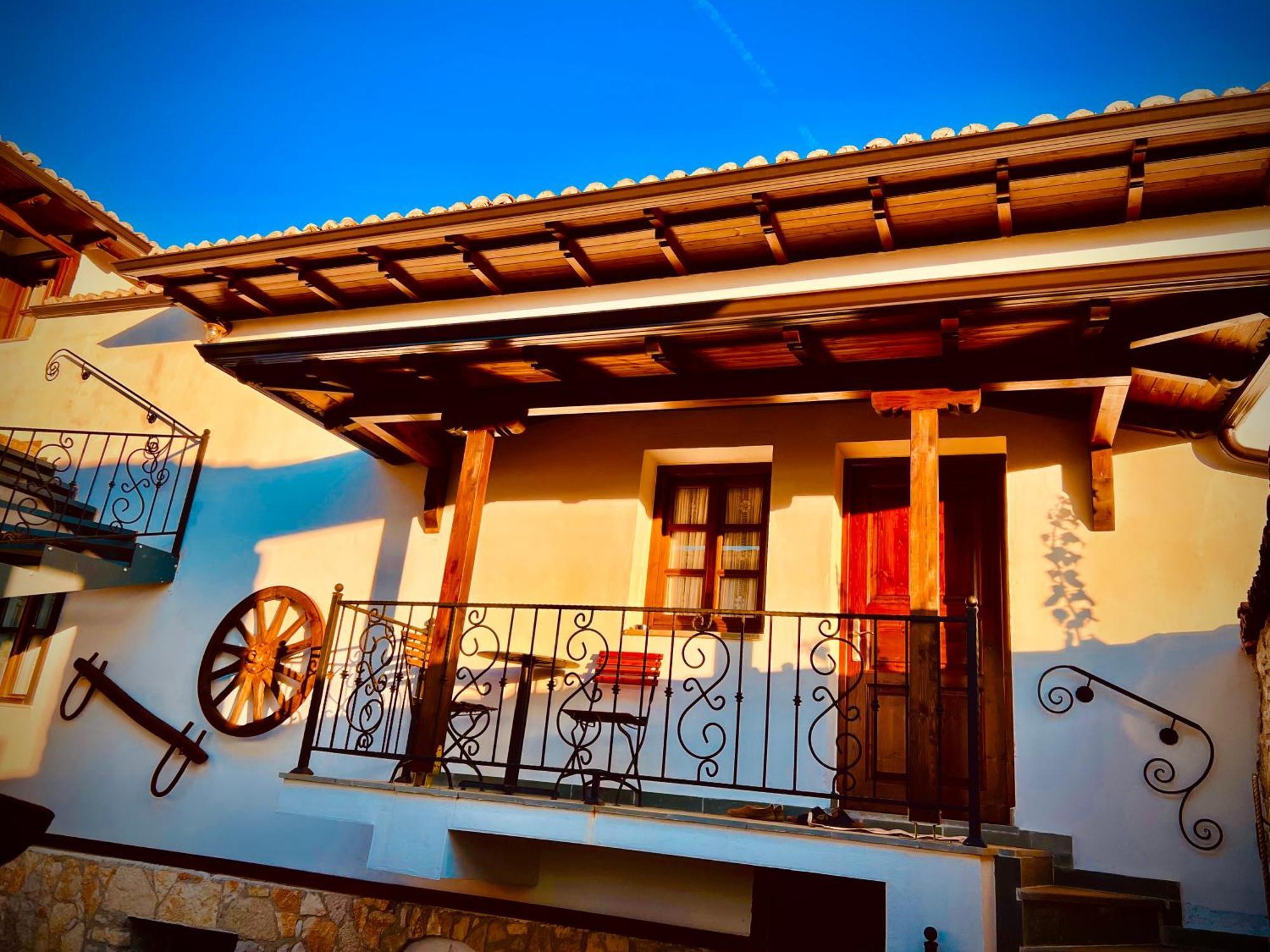 Kris Guesthouse Berat Exteriör bild